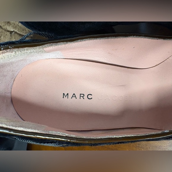 MARC JACOBS women’s Black Quilted Velvet Peep
Toe Heels 4” sz 37.5 never worn - Picture 5 of 9